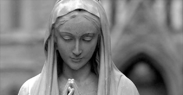 Perchè i cattolici pregano Maria?