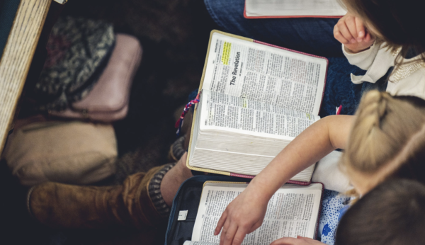 Coinvolgere i bambini durante il culto: un piano semplice